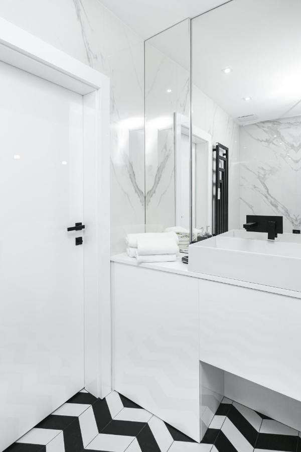 Luxury Apartments Mennica Residence - Golden Apartments - City Center Warsawa Bagian luar foto