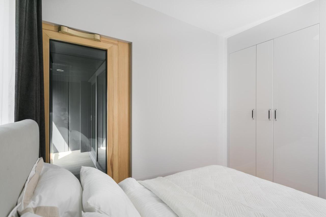 Luxury Apartments Mennica Residence - Golden Apartments - City Center Warsawa Bagian luar foto
