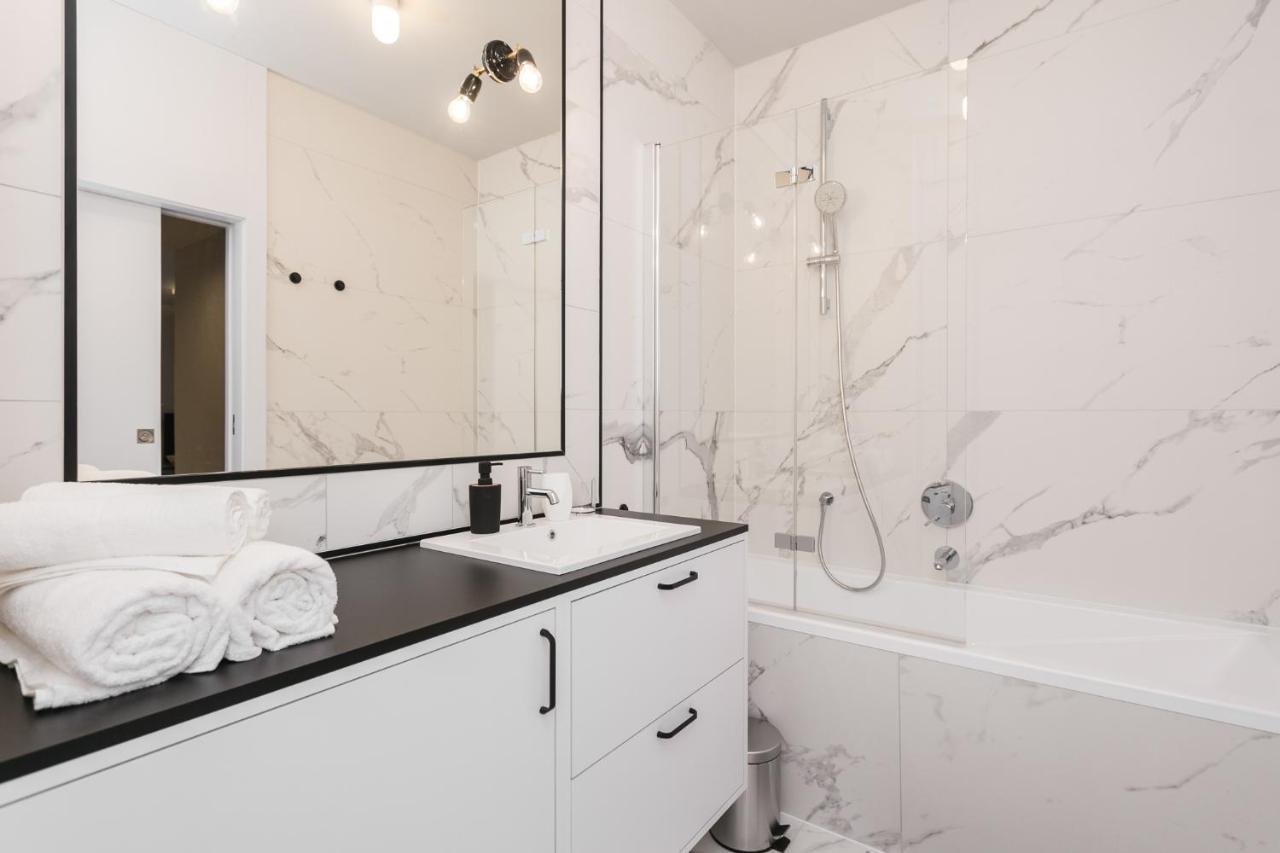 Luxury Apartments Mennica Residence - Golden Apartments - City Center Warsawa Bagian luar foto