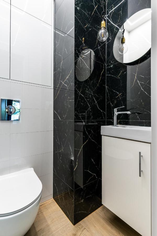 Luxury Apartments Mennica Residence - Golden Apartments - City Center Warsawa Bagian luar foto